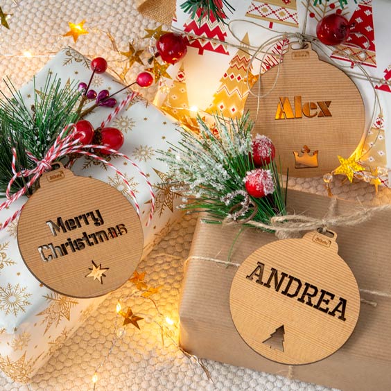 Decorazioni Natalizie Personalizzate.Palle Di Natale Personalizzate In Legno Traforato Stikets