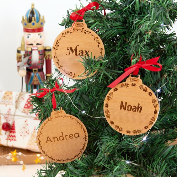 Boles de Nadal personalitzades de fusta gravada