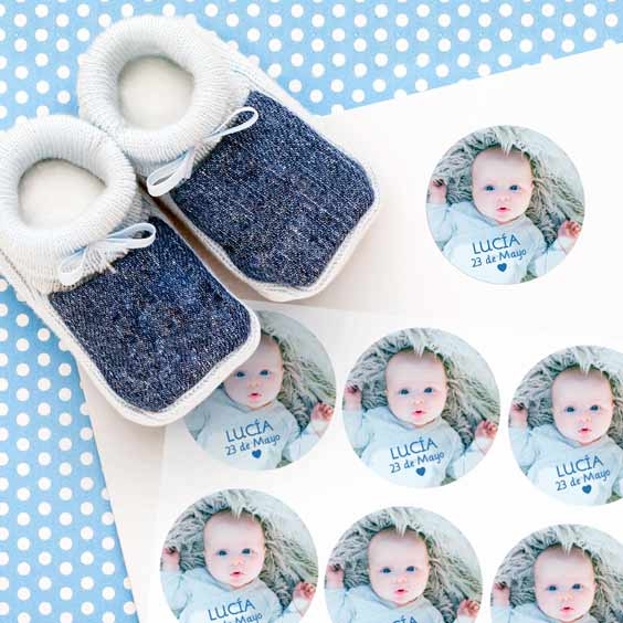 Round photo stickers for baptism favours