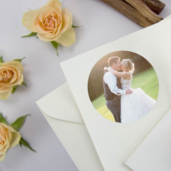 Etiquetas redondas com foto para casamentos