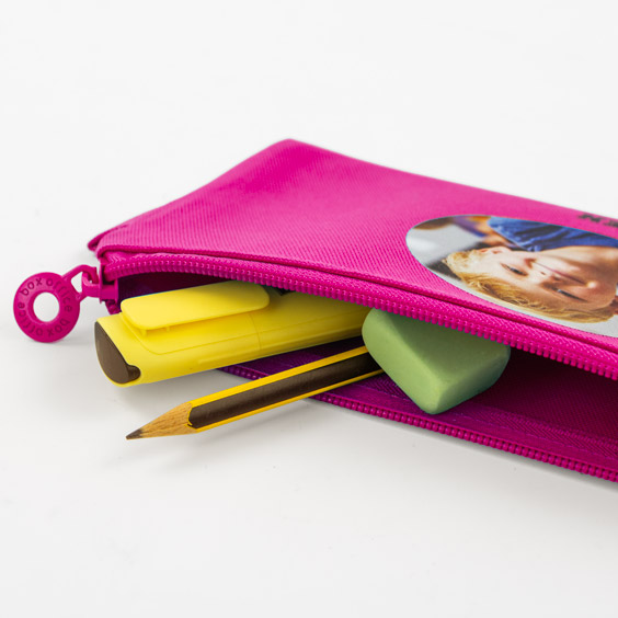 Estuche escolar plano personalizado con foto color fucsia