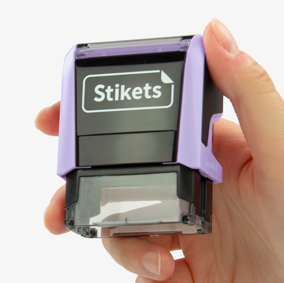 Ștampila personalizată violet pastel pentru marcarea hainelor și obiectelor