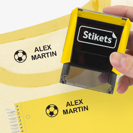 Personalisierter rechteckiger Stempel in Gelb zur Kennzeichnung von Kleidung und Gegenständen