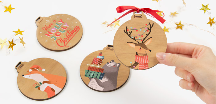 Pack de bolas de Navidad de madera con clásicos navideños 