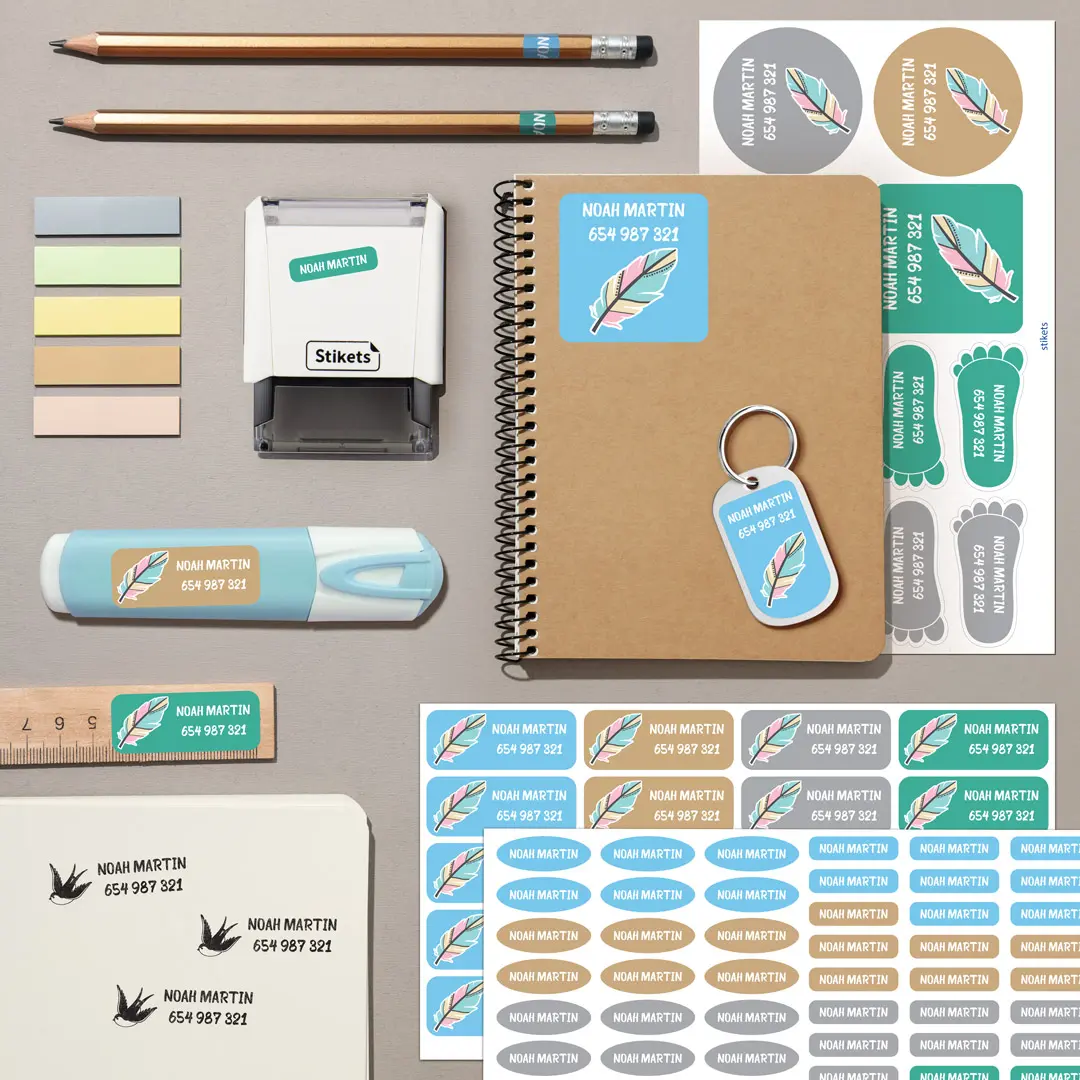 Set mit Klebeetiketten & personalisiertem Stempel