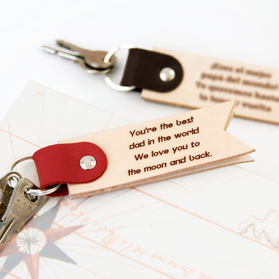 Personalisierter Schlüsselanhänger aus Leder