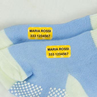 Etichette termoadesive per i vestiti dei bambini all'asilo con nome