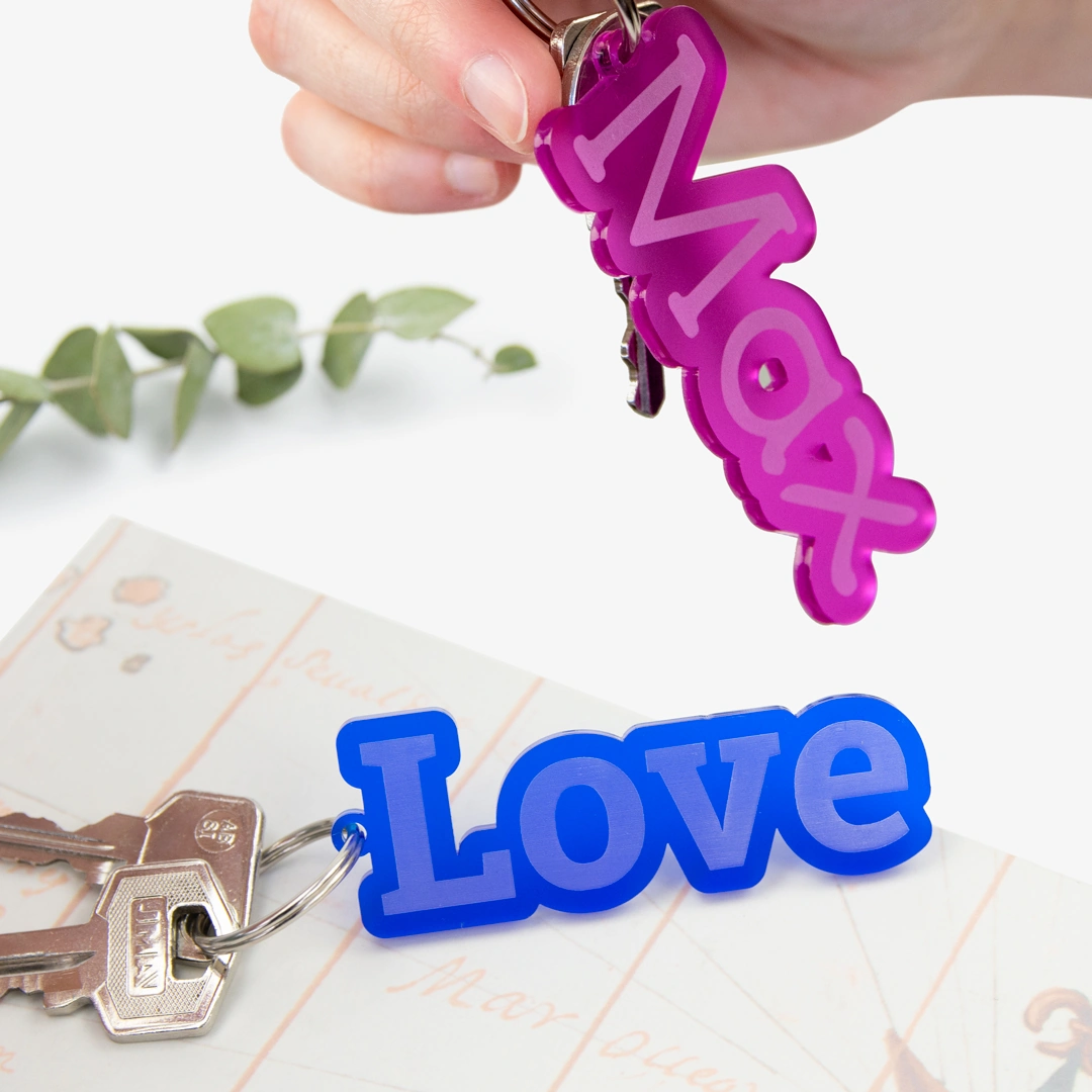 Gepersonaliseerde sleutelhanger van acryl met namen of woorden