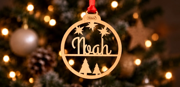 Bola de Natal em madeira personalizada com silhueta