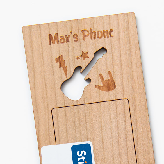Personalisierte Handyhalter aus Holz