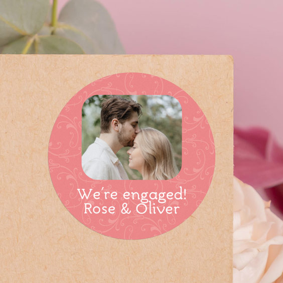 Round stickers with photo and frame for weddings