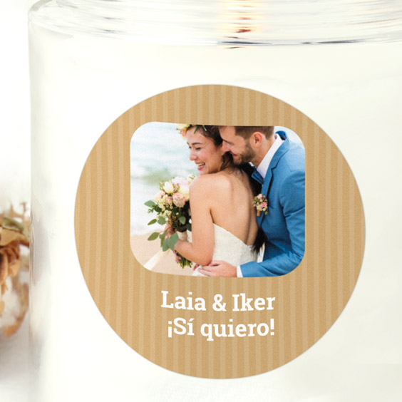 Etiquetas redondas con foto y marco para bodas