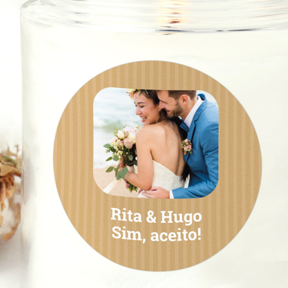 Etiquetas redondas com foto e moldura para casamentos