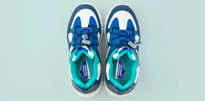 Sportive shoe labels
