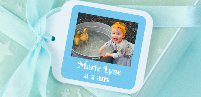 Etiquette anniversaire carrée avec photo et cadre