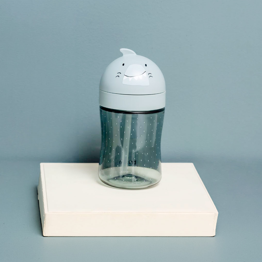 Trixie_Mr_Shark_Straw_Cup_300ml Trixie_Mr_Shark_Straw_Cup_300ml