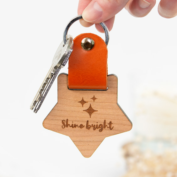 Porta-chaves personalizado de madeira e couro