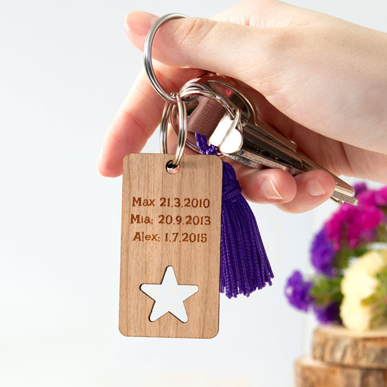 Personalisierter Schlüsselanhänger aus Holz