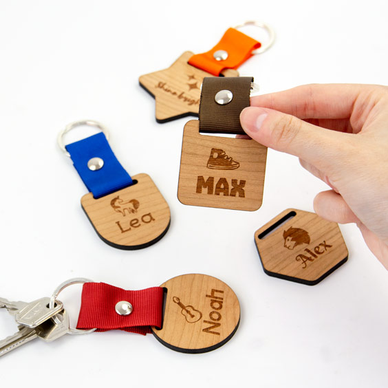 Porte-clés en bois et tissu personnalisé