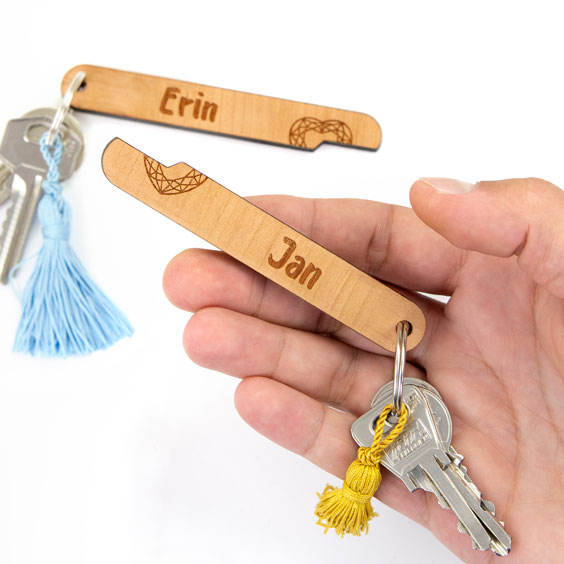 Porta-chaves personalizados de madeira para casais